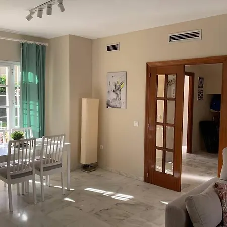 Casa De Lujo Con Piscina A 5 Minutos Andando Del Recinto Ferial *