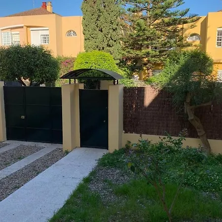 Casa De Lujo Con Piscina A 5 Minutos Andando Del Recinto Ferial Holiday home