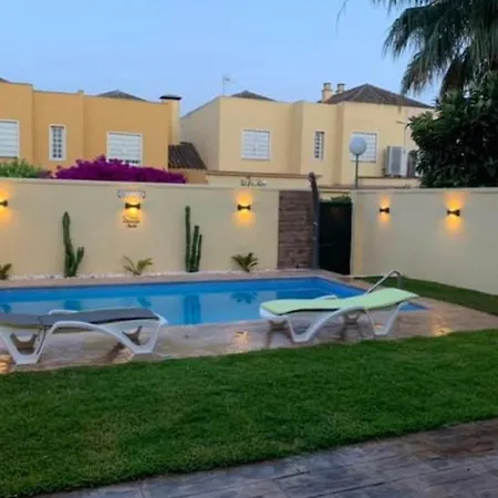 Holiday home Casa De Lujo Con Piscina A 5 Minutos Andando Del Recinto Ferial *