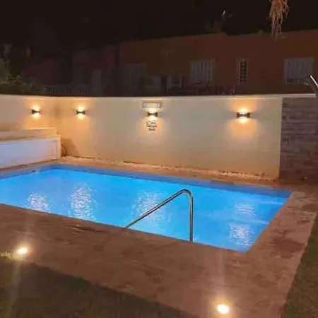 Casa De Lujo Con Piscina A 5 Minutos Andando Del Recinto Ferial Holiday home