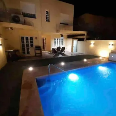 Casa De Lujo Con Piscina A 5 Minutos Andando Del Recinto Ferial Holiday home